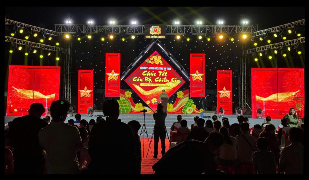 Xuan CA Phong chuc tet scaled e1773211450851